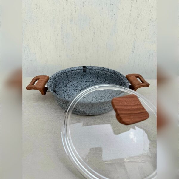 ماهیتابه چدن گرانیتی هاناتک سایز ۲۴ رنگ طوسی درب پیرکس - Image 2