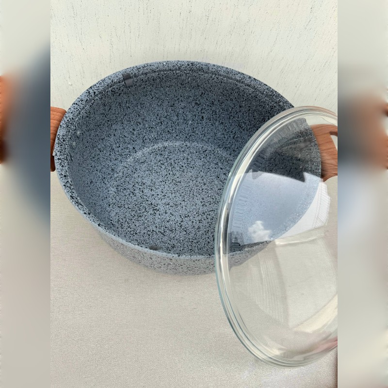 قابلمه چدن گرانیتی هاناتک سایز ۳۲ رنگ طوسی درب پیرکس