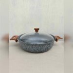 ماهیتابه چدن گرانیتی هاناتک سایز ۳۲ رنگ طوسی درب پیرکس - Image 2